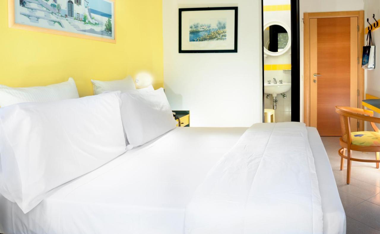 Hotel Castellucci Bellaria-Igea Marina Exteriör bild
