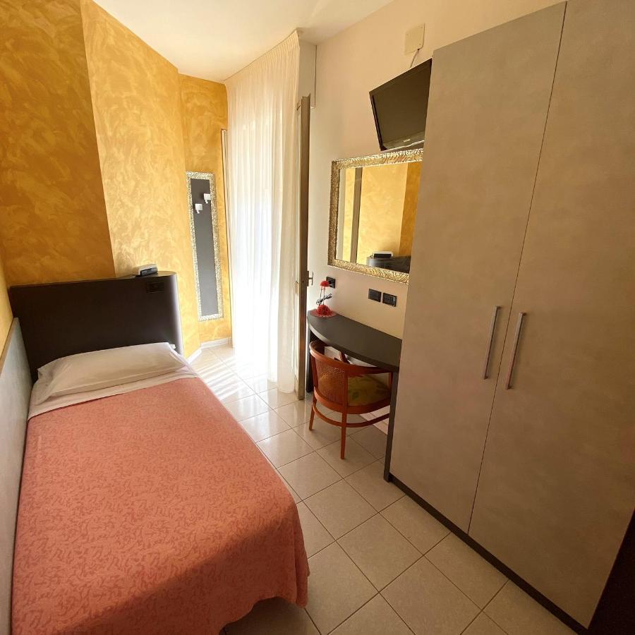 Hotel Castellucci Bellaria-Igea Marina Exteriör bild
