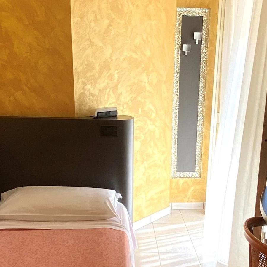 Hotel Castellucci Bellaria-Igea Marina Exteriör bild