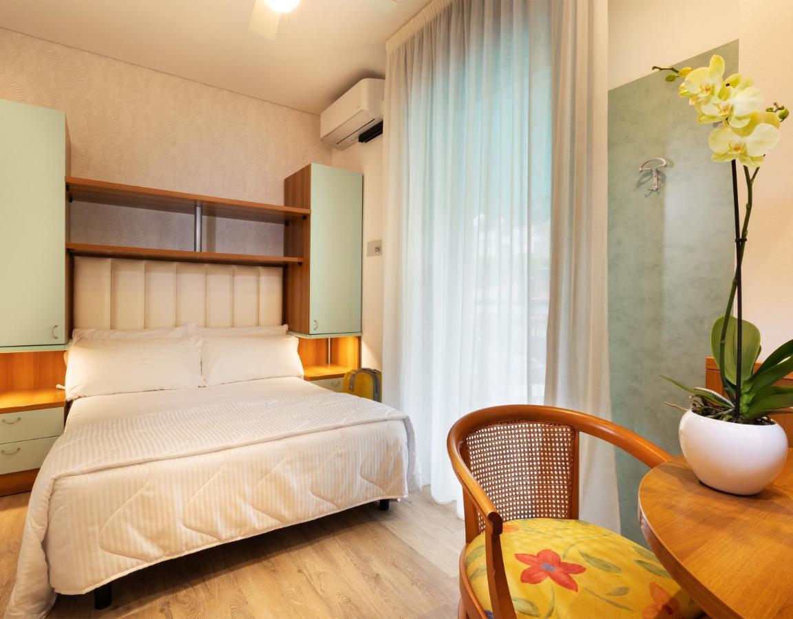 Hotel Castellucci Bellaria-Igea Marina Exteriör bild