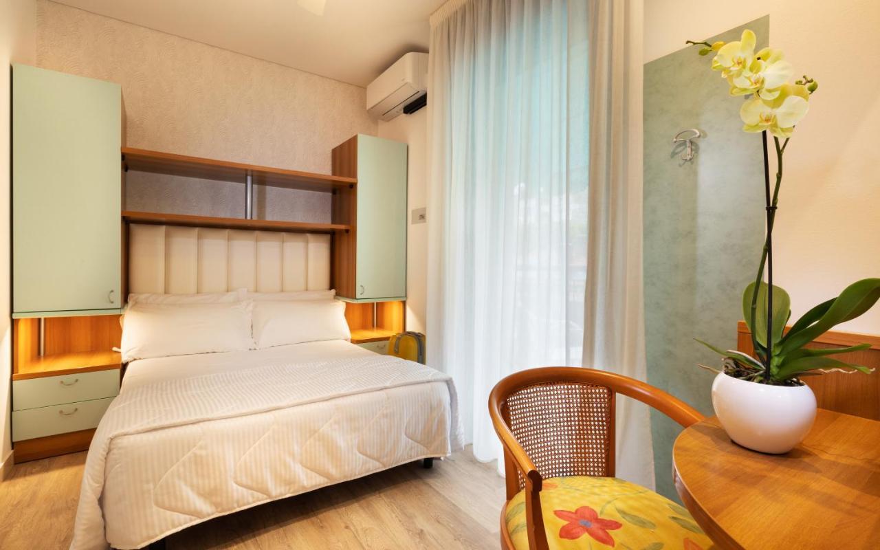Hotel Castellucci Bellaria-Igea Marina Exteriör bild
