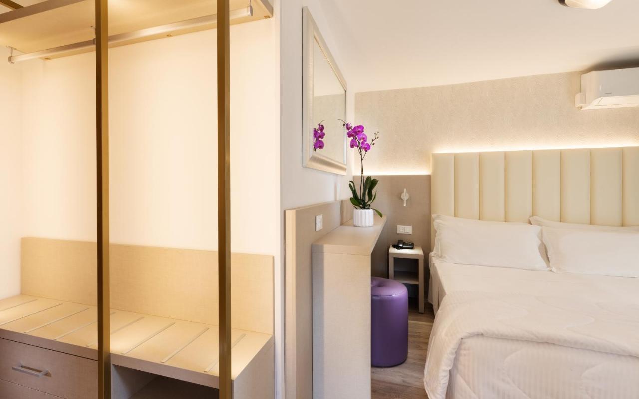 Hotel Castellucci Bellaria-Igea Marina Exteriör bild